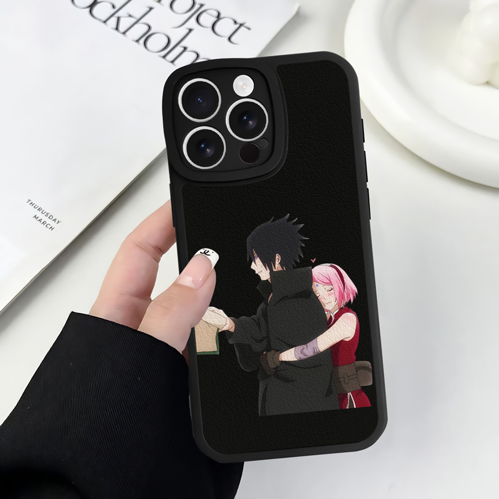 （画像用） NARUTO -ナルト- うちは サスケ Uchiha Sasuke 【iPhone 16シリーズ対応】シリコンスマホケース（レザー調） 材質：シリコン